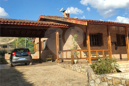 Chácara à venda com 4 quartos, sendo 2 suítes, em Vale dos Pinheiros, Atibaia, SP