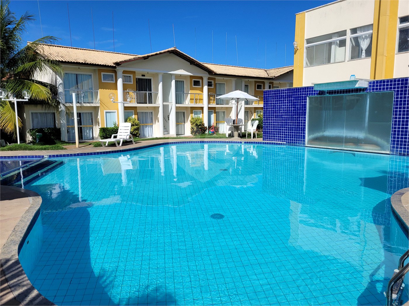 Apartamento à venda com 1 suíte em Taperapuan, Porto Seguro, BA
