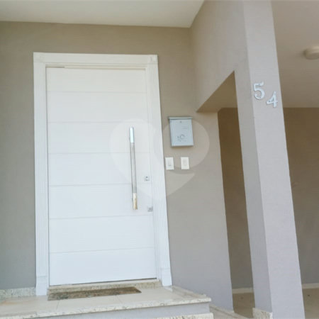 Casa à venda com 3 suítes no condomínio Picollo, Louveira - SP