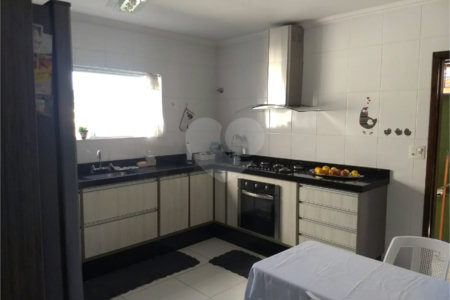 Casa à venda com 3 quartos, sendo 1 suíte, em Vila Galvão, Guarulhos, SP