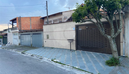 Casa à venda com 3 quartos, sendo 2 suítes,  em Jardim Medina, Poá, SP