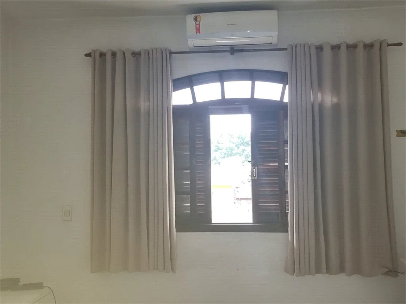 Sobrado à venda ou para alugar com 3 quartos, sendo 2 suítes,  em Ferreira, São Paulo, SP