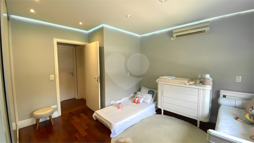 Casa à venda com 4 quartos, sendo 3 suítes, no condomínio Brisa Verde, São Paulo - SP