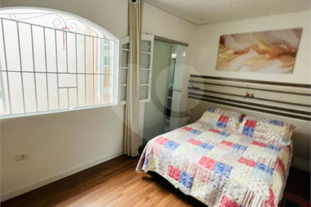 Casa à venda com 4 quartos, sendo 1 suíte,  em Jardim Stella, Santo André, SP