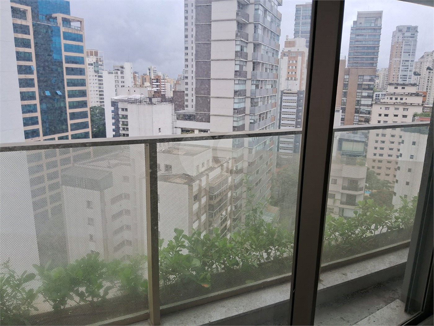 Apartamento à venda com 3 suítes em Moema, São Paulo, SP