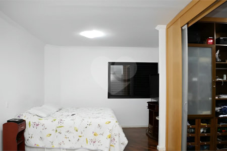 Apartamento à venda com 4 quartos, sendo 3 suítes,  em Real Parque, São Paulo, SP