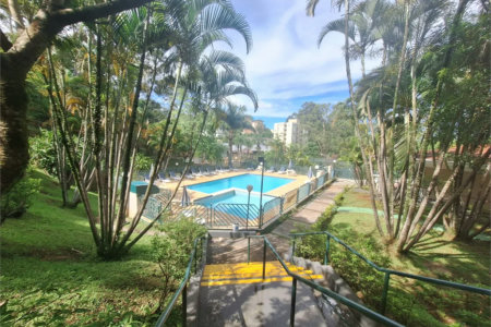 Casa à venda com 5 quartos, sendo 3 suítes, no condomínio Vila Panamericana, São Paulo - SP
