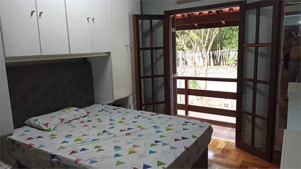 Sobrado à venda com 3 quartos, sendo 1 suíte, em Parque São George, Cotia, SP