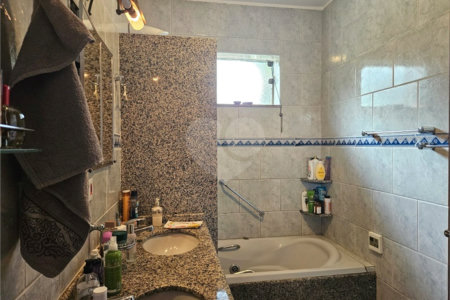 Casa à venda com 4 quartos, sendo 3 suítes, em Jardim Tapajós, Atibaia, SP