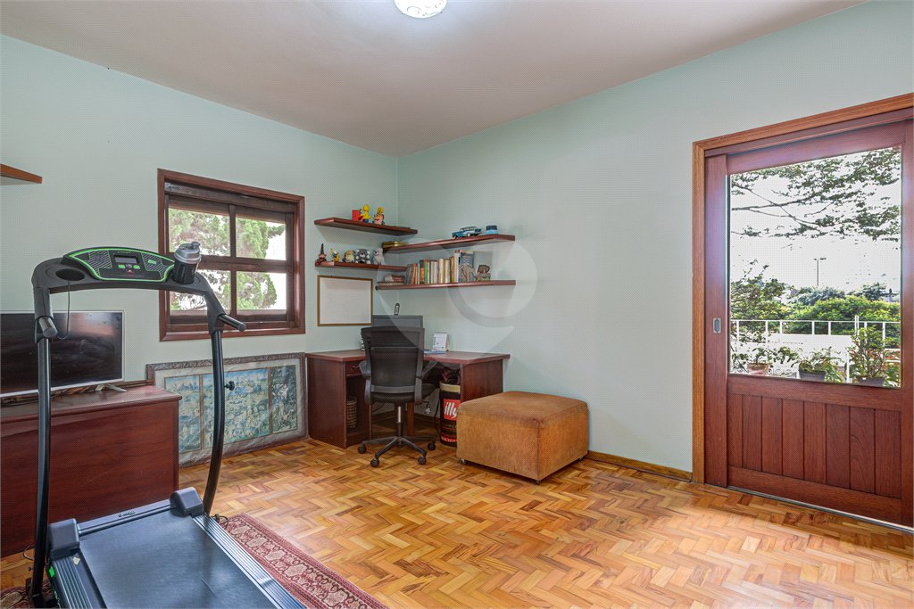 Sobrado à venda com 5 quartos, sendo 3 suítes, em Chácara Monte Alegre, São Paulo, SP