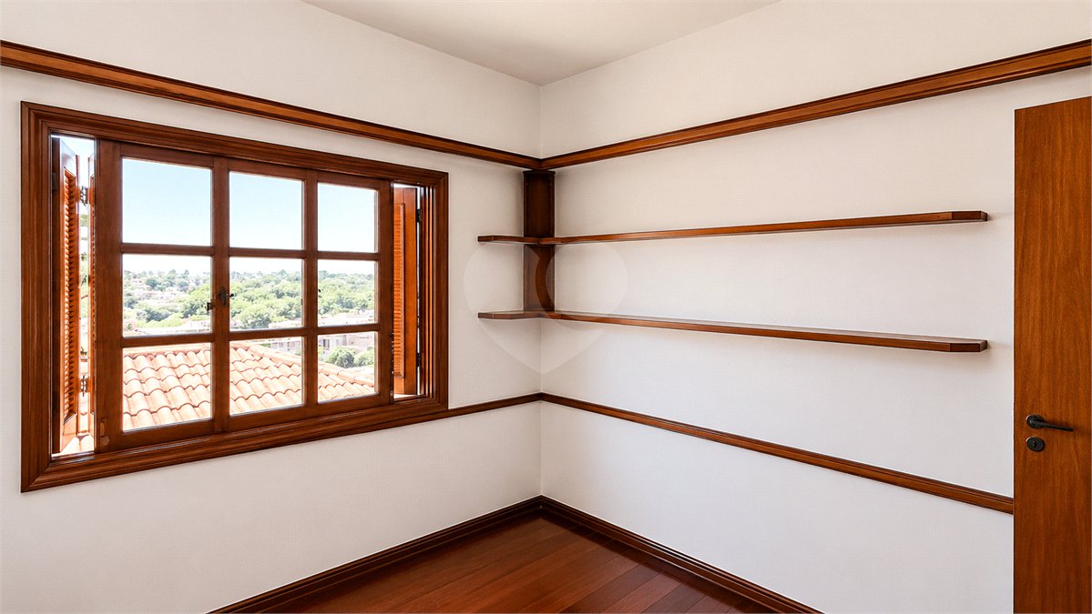 Sobrado à venda com 4 quartos, sendo 2 suítes, em Vila Pires, Santo André, SP