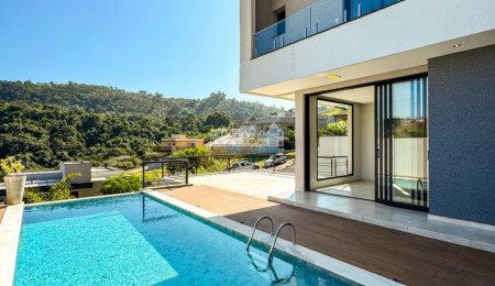 Casa à venda com 3 quartos, sendo 3 suítes, no Condomínio Quintas da Boa Vista, Atibaia - SP
