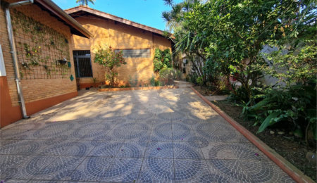 Casa à venda com 3 quartos, sendo 1 suíte, em Interlagos, São Paulo, SP
