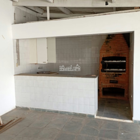Terreno com benfeitorias à venda perto da Alameda Lucas, Atibaia - SP