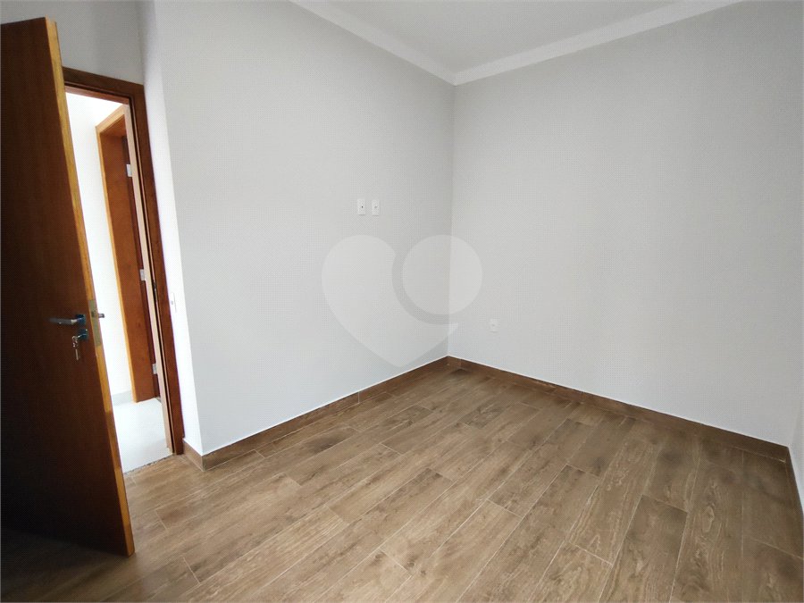 Casa à venda com 3 quartos, sendo 1 suíte, no condomínio Lago dos Ipês, Itapetininga - SP
