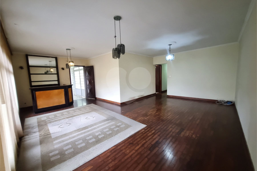 VENDA - Casa térrea - 6 vagas | sala ampla | escritório | 3 quartos ( 1 suíte) | lavanderia independente | edícula nos fundos (1 sala, 1 quarto, 1 cozinha)