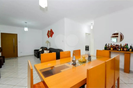 Casa à venda com 3 quartos, sendo 1 suíte,  em Jardim Aida, Guarulhos, SP