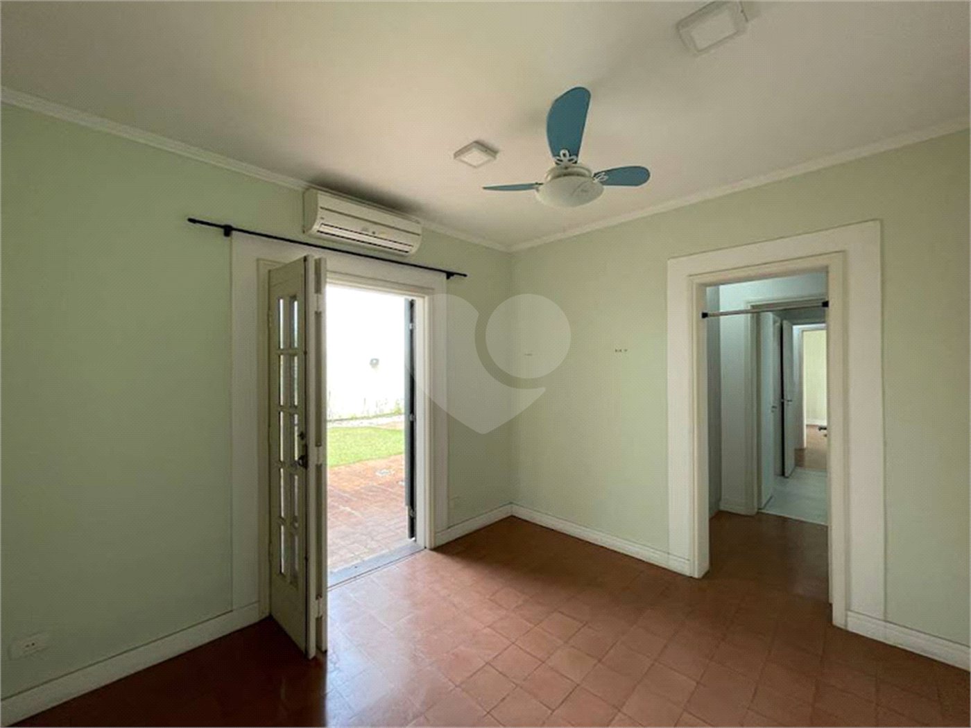 Casa à venda com 4 suítes no condomínio Miollo da Granja, Cotia - SP
