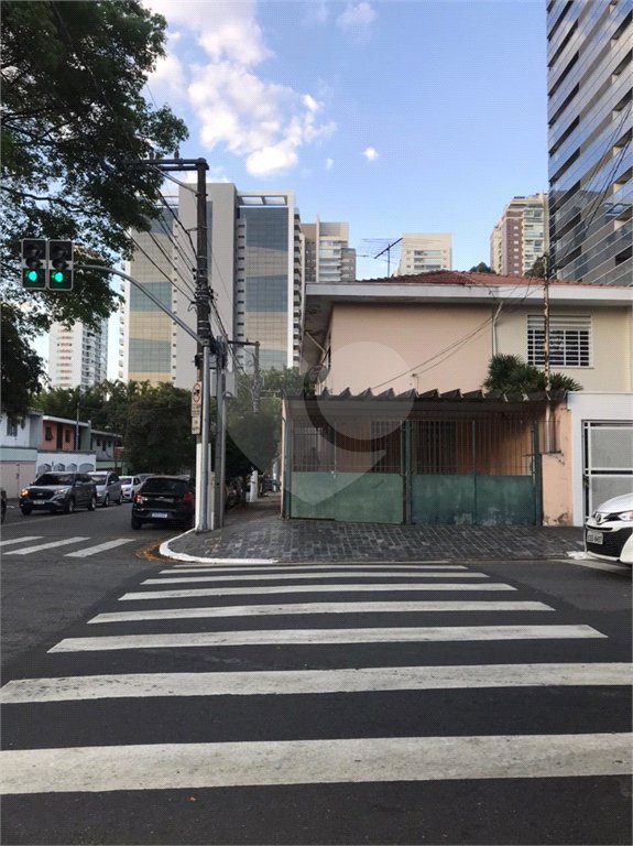 Casa à venda com 4 quartos, sendo 2 suítes, em Vila Cordeiro, São Paulo, SP