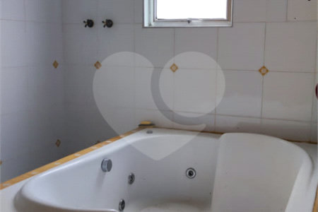 Sobrado à venda com 5 quartos, sendo 3 suítes, em Vila Campestre, São Paulo, SP
