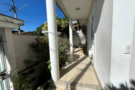 Casa à venda com 3 quartos, sendo 2 suítes, no condomínio Laura Serra, Rio de Janeiro - RJ
