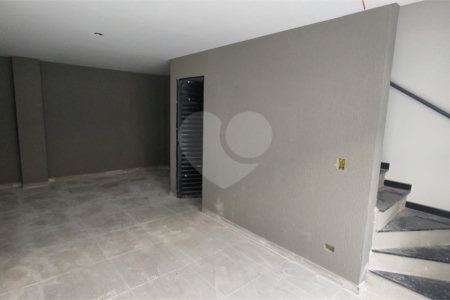 Casa à venda com 2 quartos no condomínio Residencial Oliveira, São Paulo - SP