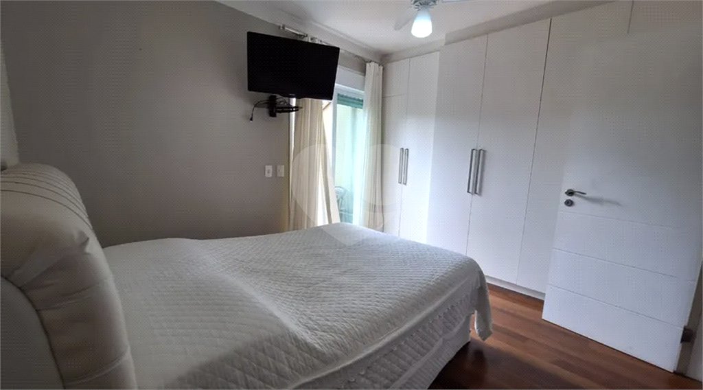 Casa à venda com 5 quartos, sendo 2 suítes,  no condomínio Floradas da Serra, São Paulo - SP