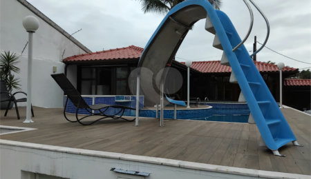 Casa à venda com 8 quartos, sendo 6 suítes,  em Enseada, Ubatuba, SP