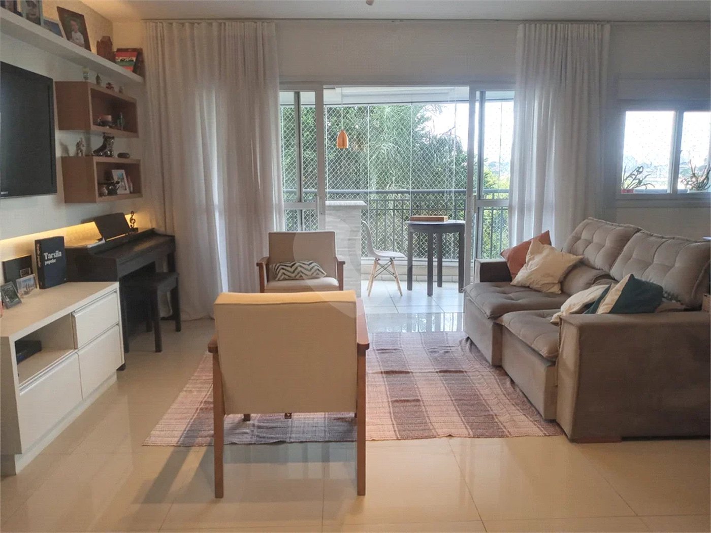 Apartamento 3 dormitórios, região do Campo Belo. Condomínio com laser completo.