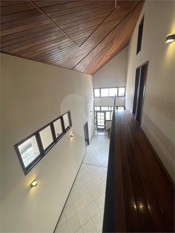 Casa à venda com 5 quartos, sendo 3 suítes, no condomínio Recanto das Palmeiras, Rio de Janeiro - RJ