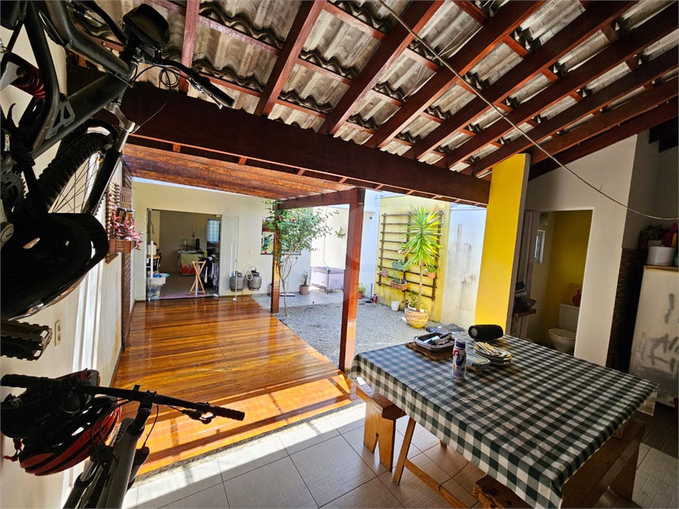 Sobrado à venda com 3 quartos, sendo 1 suíte,  em Residencial Colinas, Mogi das Cruzes, SP