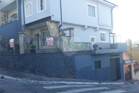 Sobrado à venda com 3 quartos em Parada Inglesa, São Paulo, SP