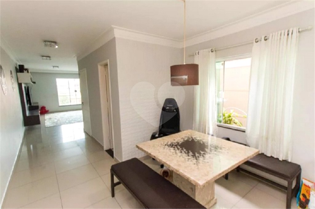 Sobrado à venda com 3 quartos, sendo 1 suíte, em Vila Nivi, São Paulo, SP