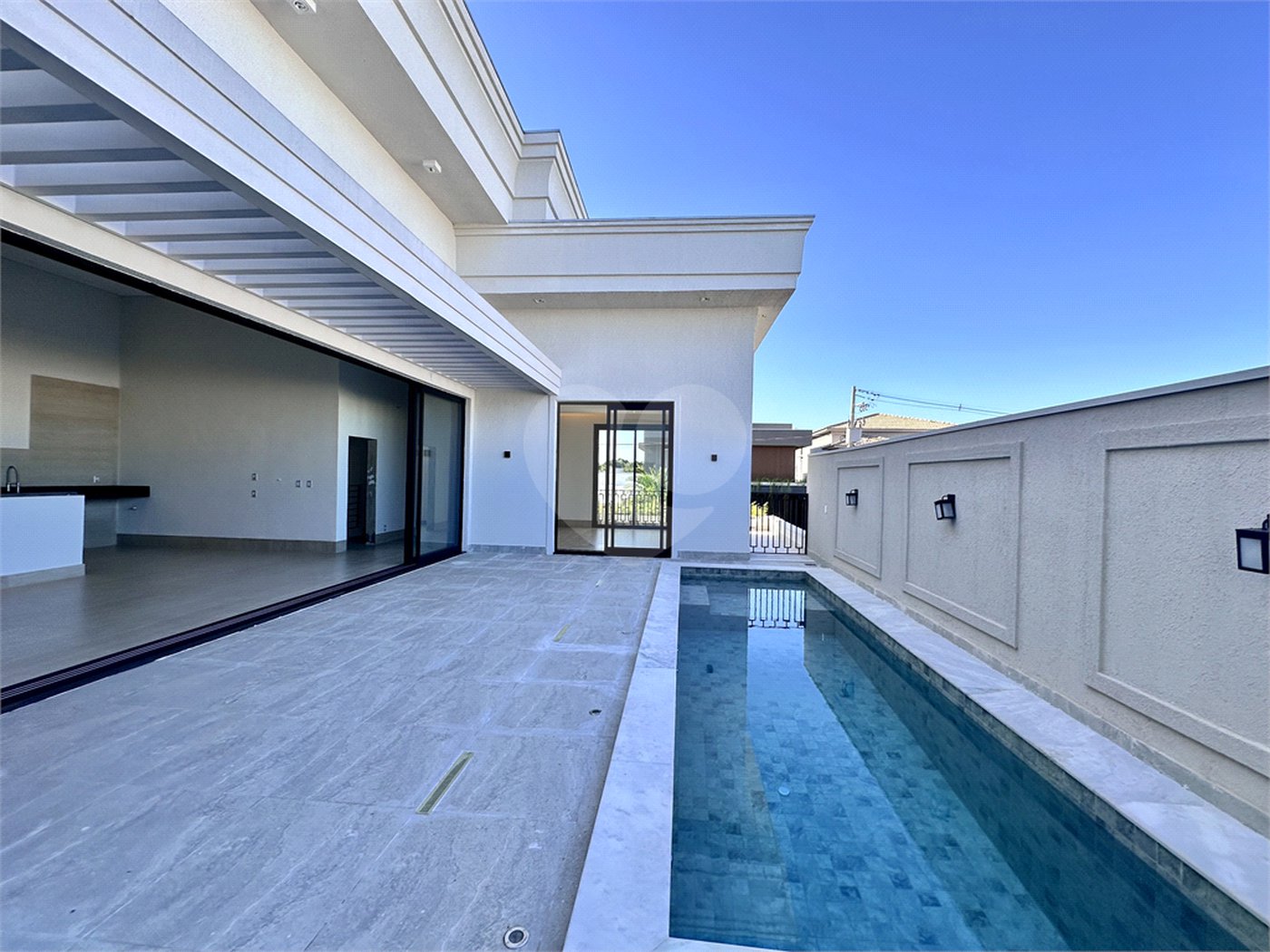 Casa à venda com 3 suítes no condomínio Residencial Florais Itália, Cuiabá - MT