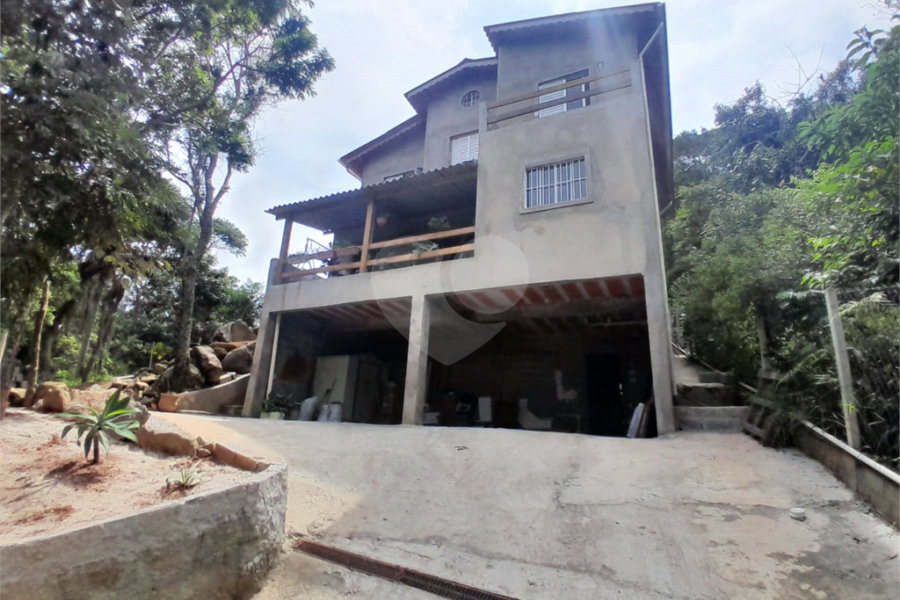 Sobrado à venda com 3 quartos, sendo 1 suíte, em Serra da Cantareira, Mairiporã, SP