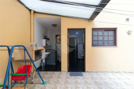 Casa com 3 dormitórios sendo 3 suítes com 03 vagas de garagem.