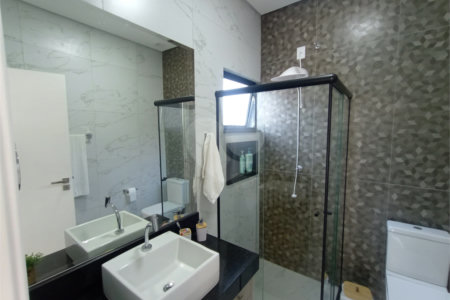 Casa à venda com 3 quartos, sendo 1 suíte, no condomínio Lago dos Ipês, Itapetininga - SP