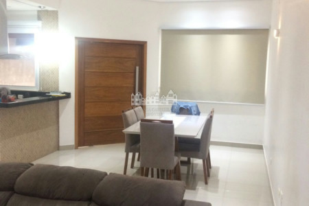 Casa à venda com 2 suítes em Nova Cerejeira, Atibaia, SP