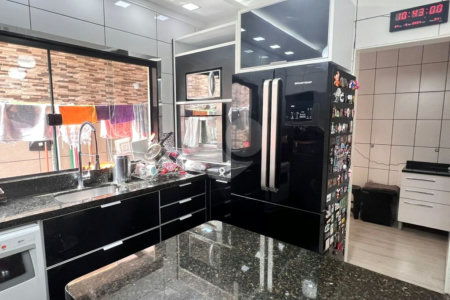 Sobrado à venda com 3 quartos, sendo 1 suíte,  em Jardim Modelo, Suzano, SP