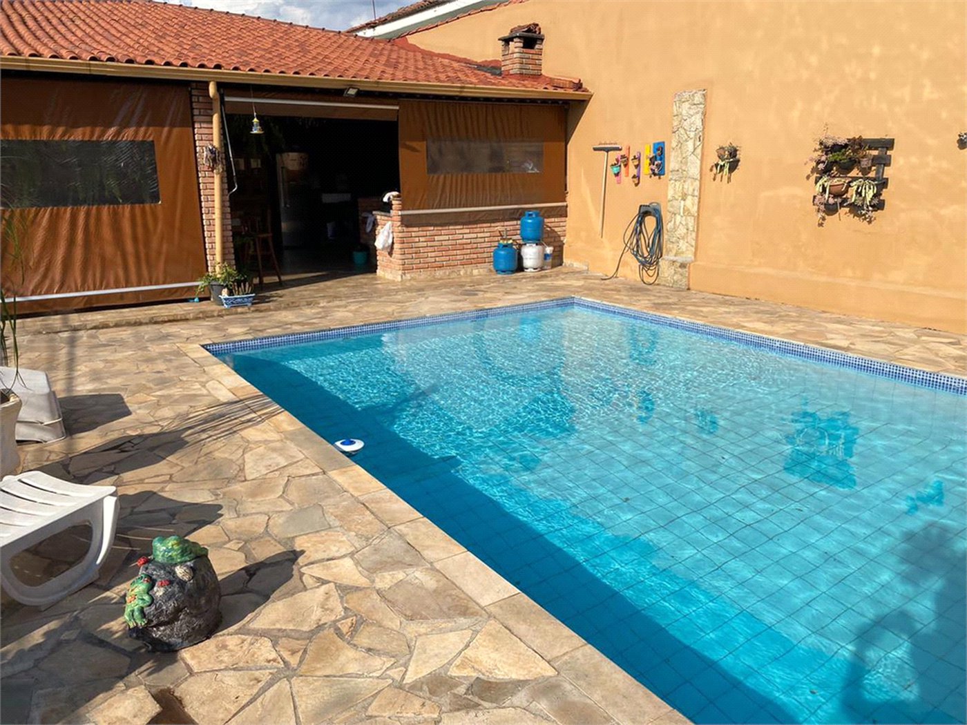Casa à venda com 3 quartos, sendo 1 suíte, no Centro, Bom Jesus dos Perdões, SP