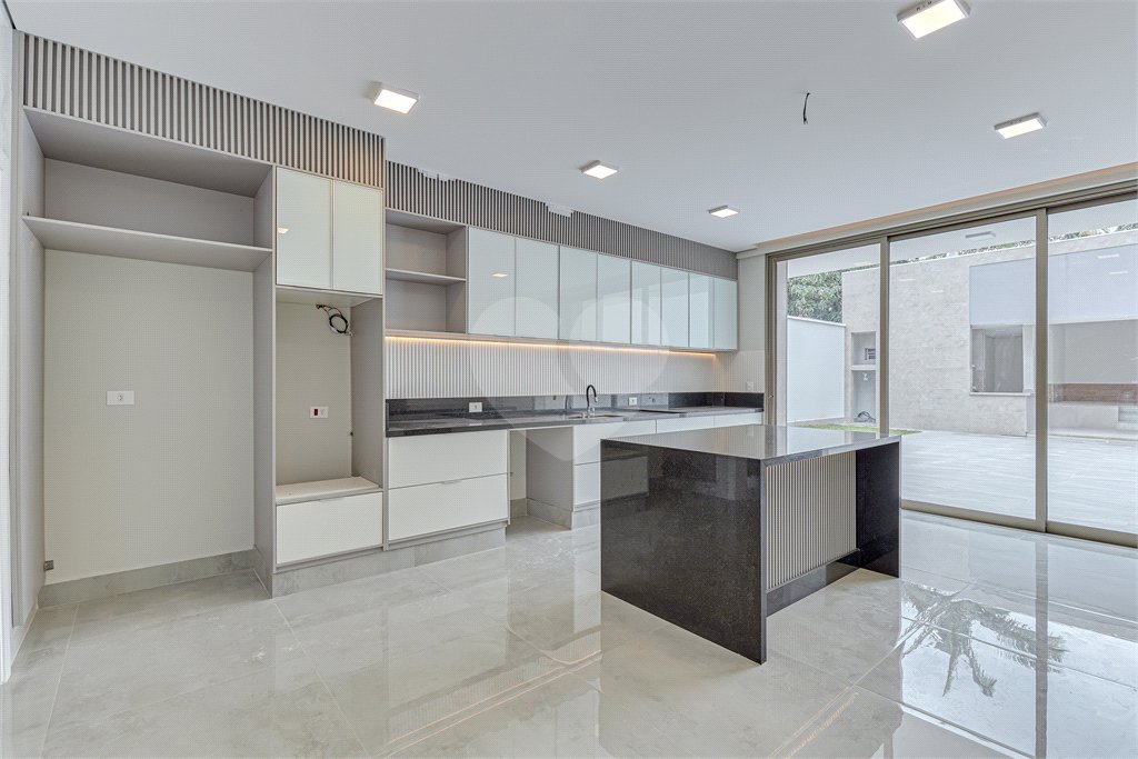 Casa à venda com 4 suítes no condomínio Carmen, São Paulo - SP