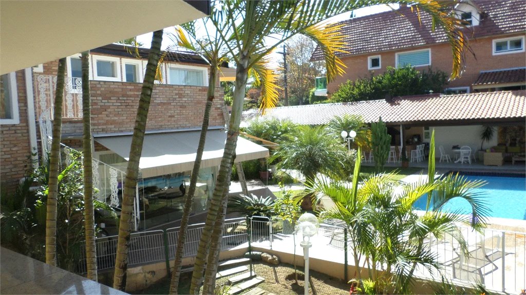 Sobrado à venda com 4 suítes em Recanto Impla, Carapicuíba, SP