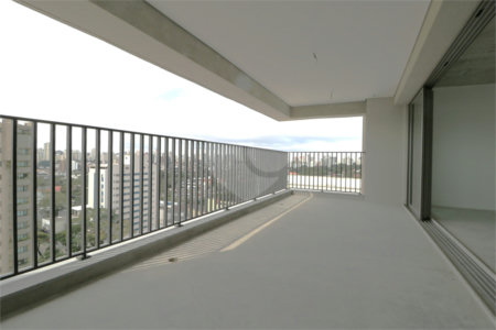 Apartamento à venda com 3 suítes em Moema, São Paulo, SP