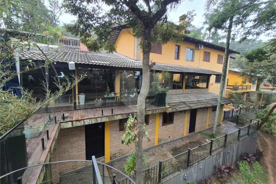 Sobrado para alugar com 4 suítes em Serra da Cantareira, Mairiporã, SP