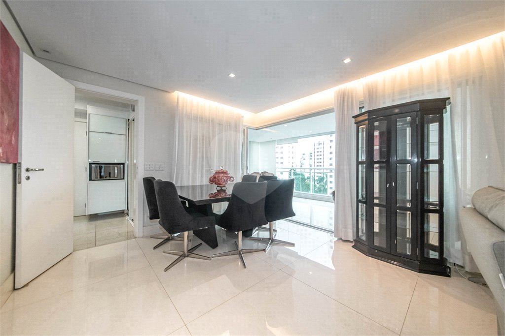 Apartamento à venda com 3 quartos, sendo 2 suítes, em Vila Mariana, São Paulo, SP