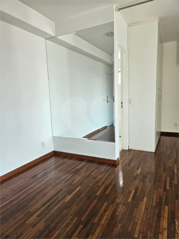 Apartamento à venda no bairro Santa Cecília.