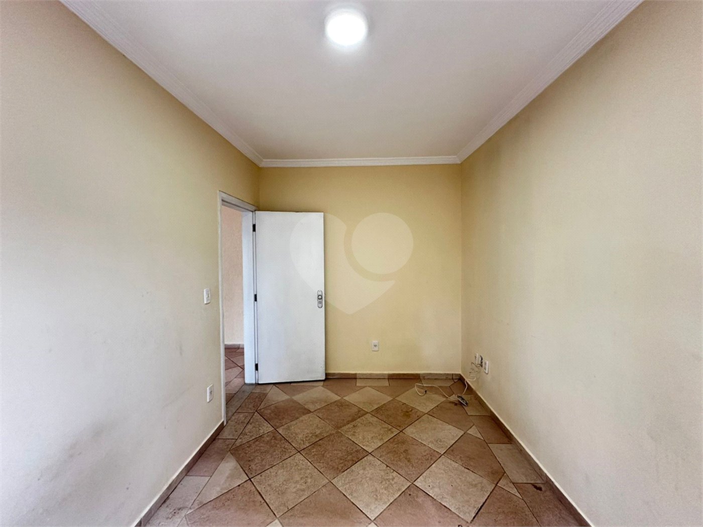 Sobrado à venda com 4 quartos, sendo 3 suítes,  em Vila Áurea, Poá, SP