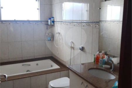 Casa à venda com 3 quartos, sendo 1 suíte, em Vila Geny, Lorena, SP