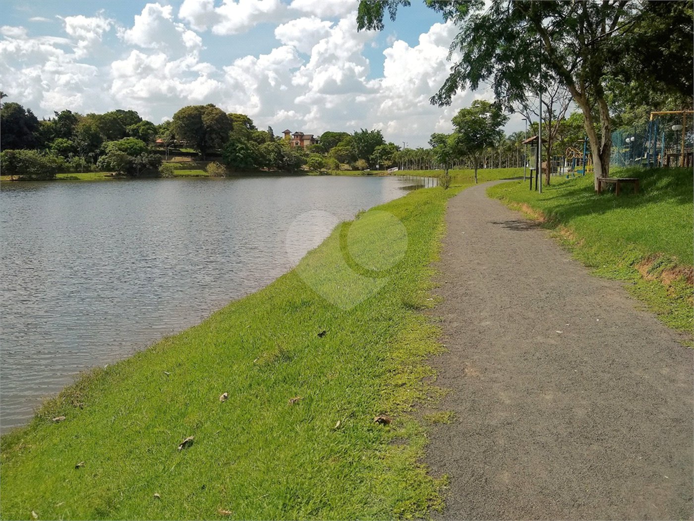 Casa à venda com 4 quartos, sendo 2 suítes,  no condomínio Acmti - Colinas do Mosteiro, Terras de Itaici e Recanto dos Pássaros, Indaiatuba - SP