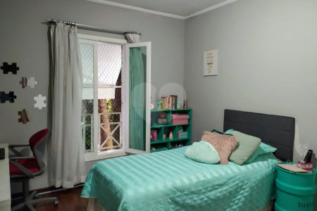 Sobrado à venda com 4 quartos, sendo 2 suítes, em Vila Paulicéia, São Paulo, SP